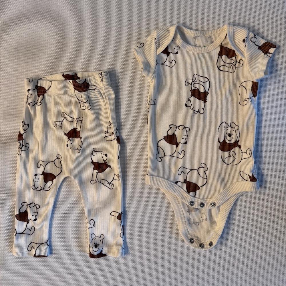 Disney Baby Winnie the Pooh Body Suit With Pants Two Piece Set Size 0/3 Months